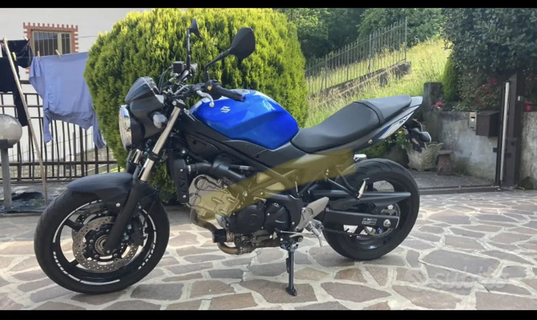 Suzuki SV 650 white stripe - 1