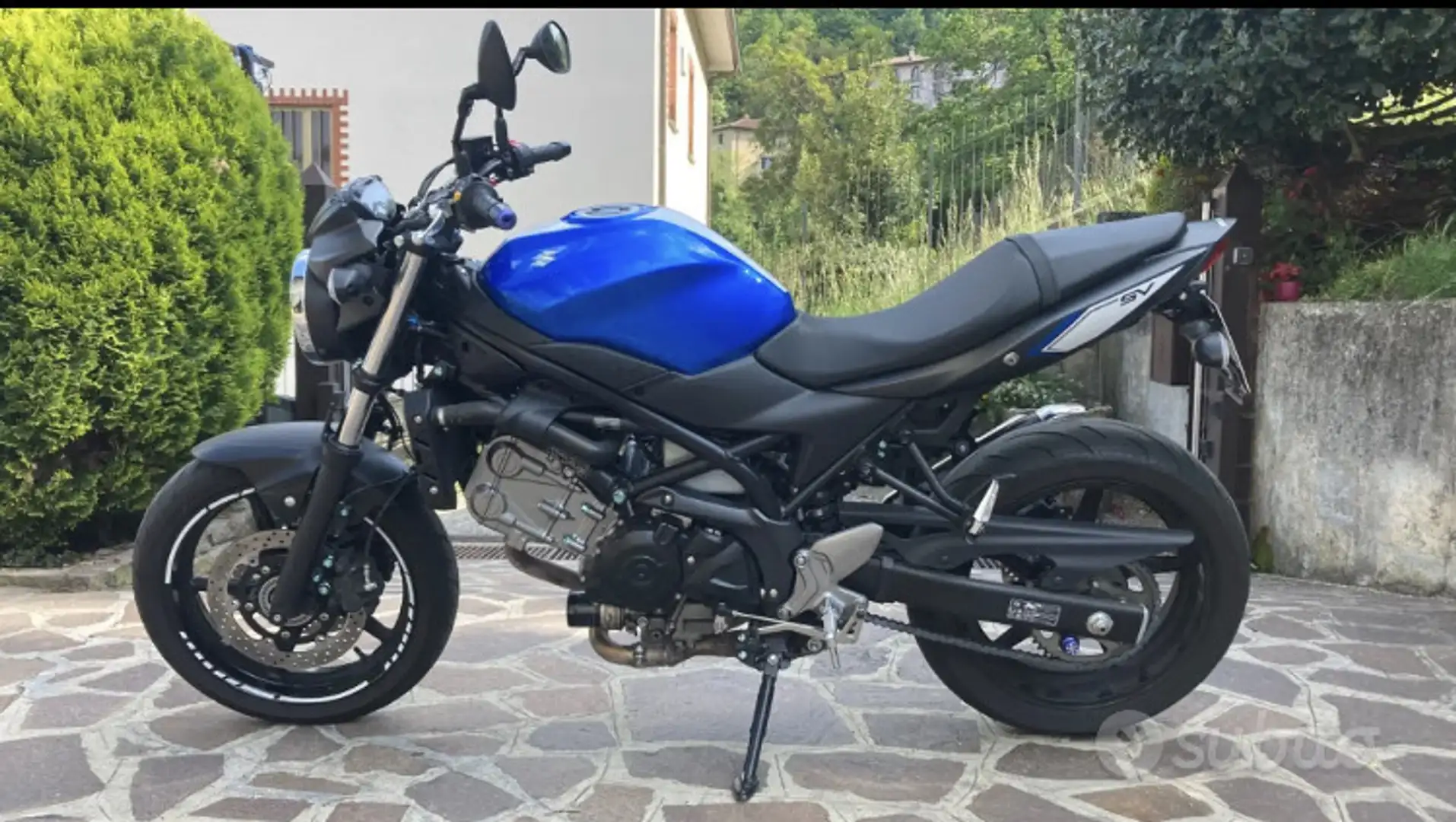 Suzuki SV 650 white stripe - 2