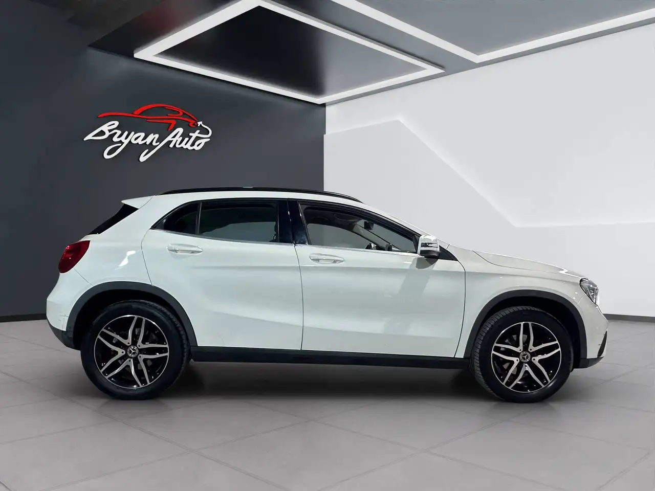 Mercedes-Benz GLA 200