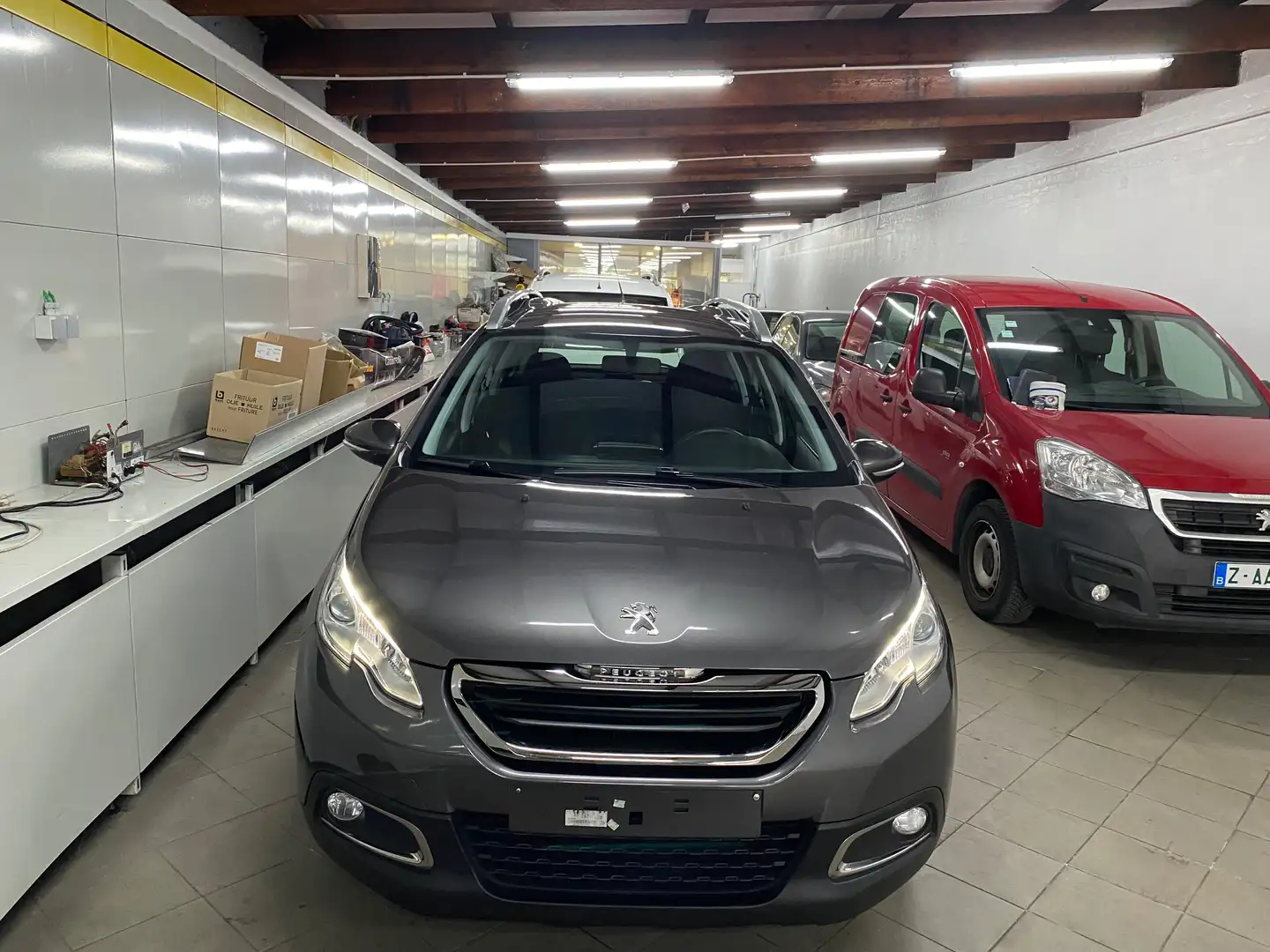 Peugeot 2008 Automatic 1.2i PureTech Allure S Euro 6 b Gris - 2