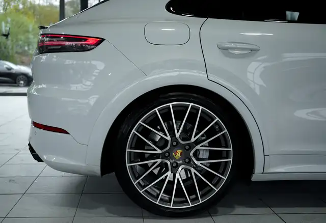 Porsche Cayenne view 7