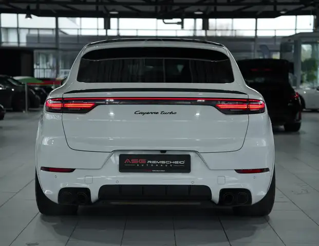 Porsche Cayenne view 11