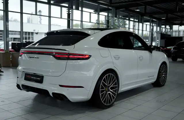 Porsche Cayenne view 10