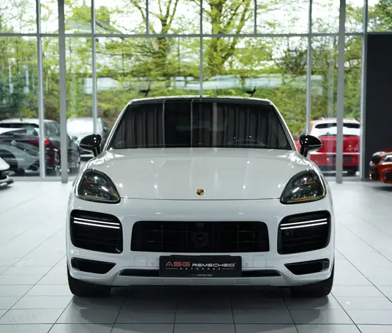 Porsche Cayenne view 4
