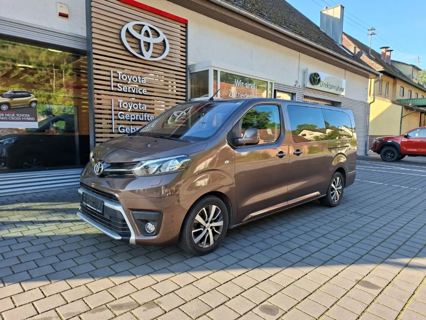 Toyota Proace Verso Family Comfort L2 +Automatik +Navi +Kamera Brun - 1