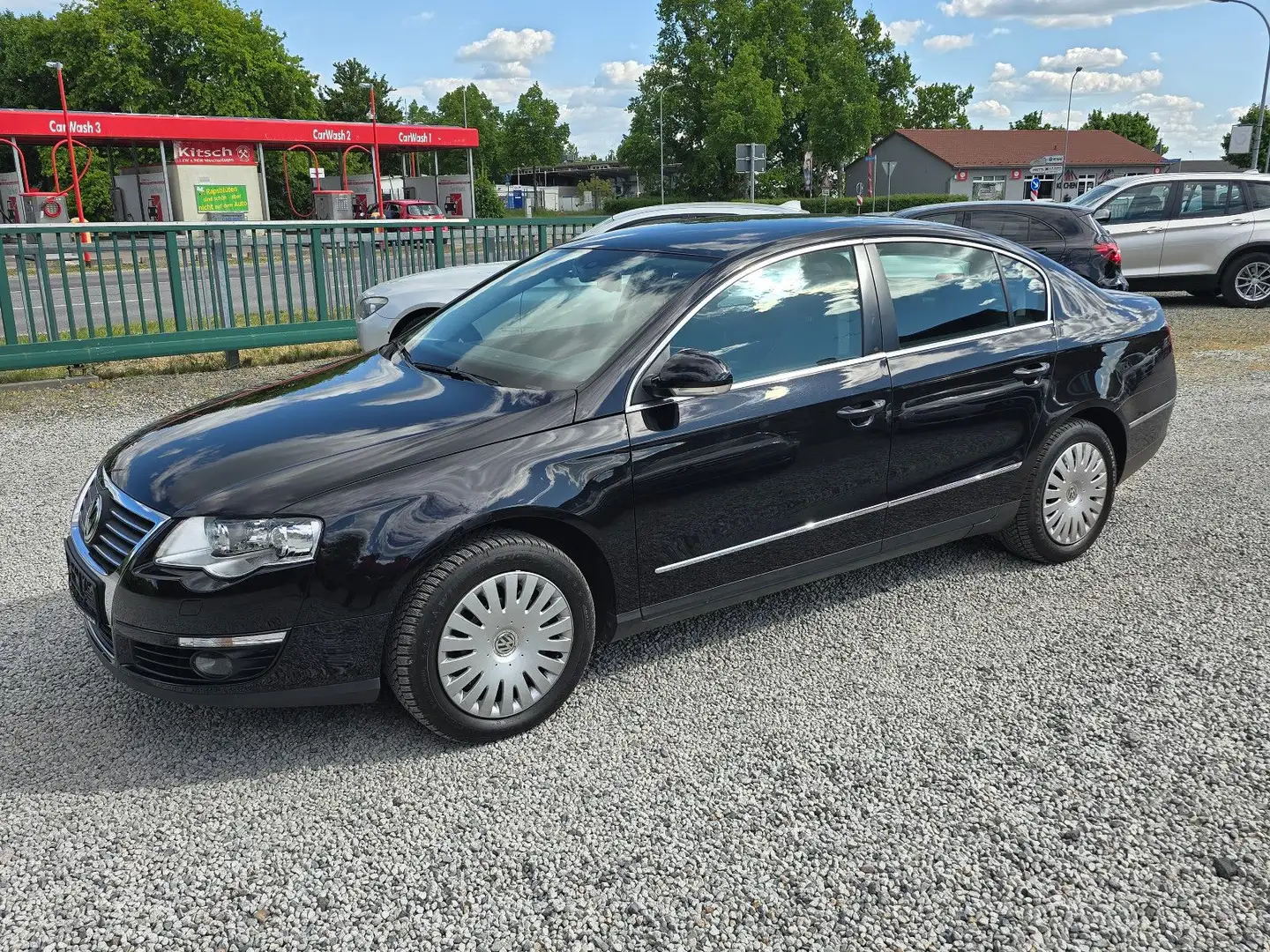 Volkswagen Passat Lim. Highline TÜV NEU Negro - 1