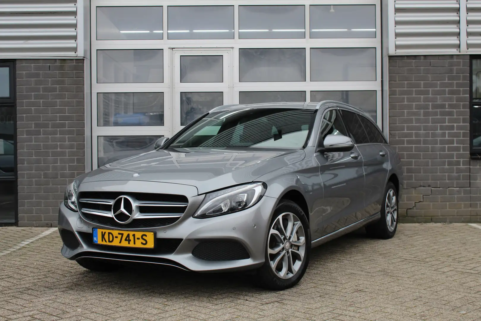 Mercedes-Benz C 350 Estate e Lease Edition / Camera / Leer / Navigatie Gri - 1