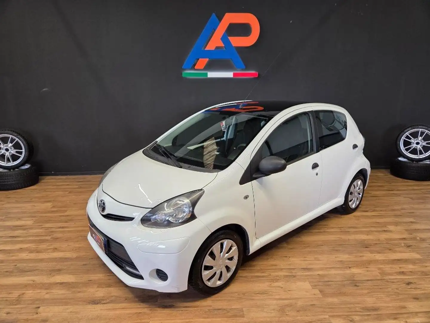 Toyota Aygo 1.0 12V VVT-i 5 porte Cool Soda Connect Bianco - 2