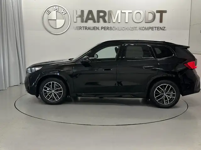 BMW X1 view 3