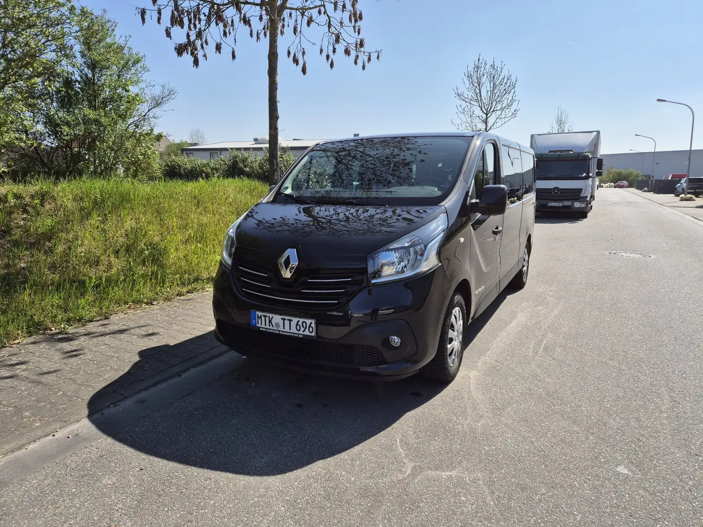 Renault Trafic ENERGY dCi 145 Grand Spaceclass Schwarz - 1