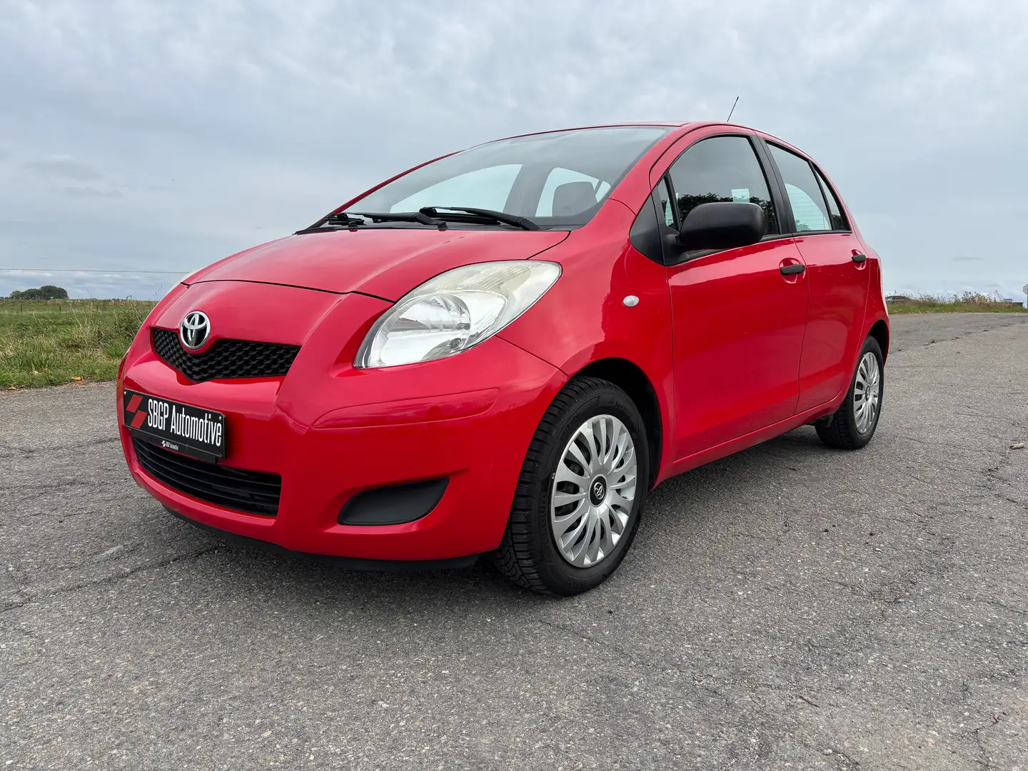 Toyota Yaris 2 1.0i VVT-i / Clim / Facelift / Garantie 1an* Rouge - 1