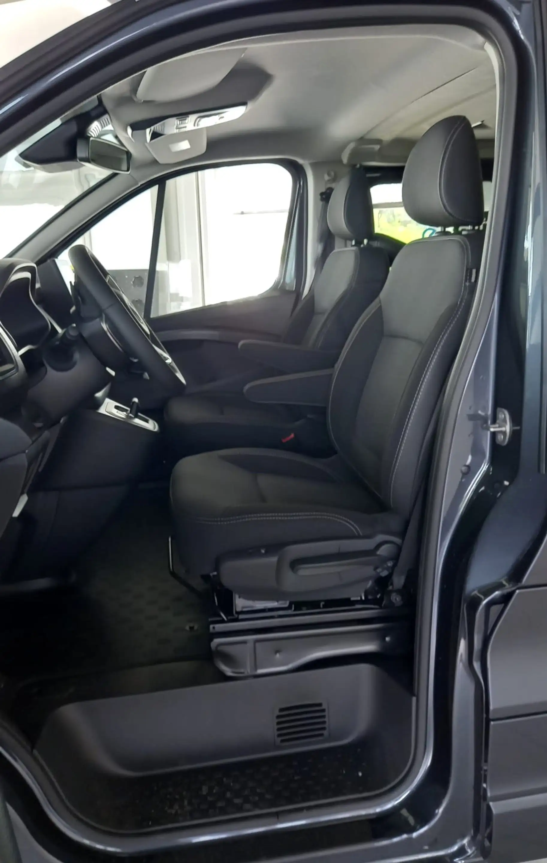 Nissan Primastar Kombi L1H1 dCi 170 9AT Tekna 8Si. — photo 11