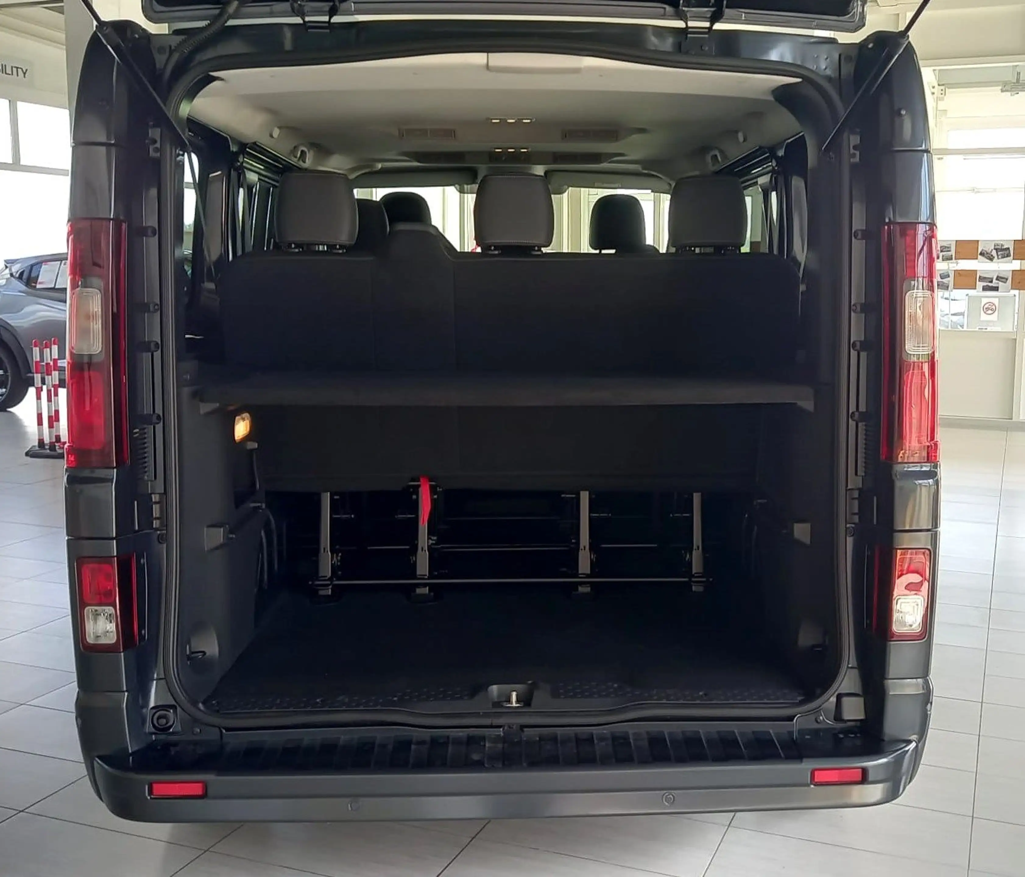 Nissan Primastar Kombi L1H1 dCi 170 9AT Tekna 8Si. — photo 15