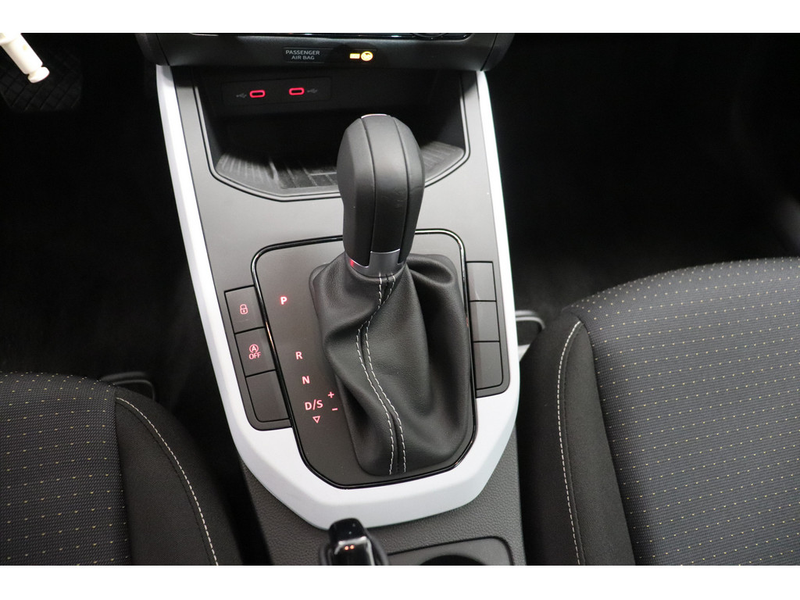 SEAT Arona 1.0 TSI Style DSG #NAVI #LED — photo 9