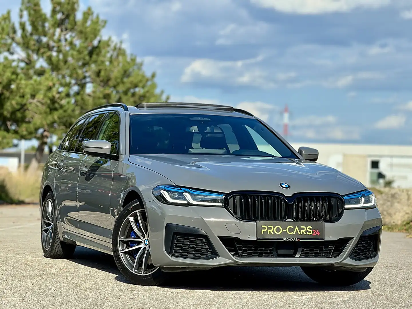 BMW 530 e // M-PAKET // PANORAMA // GARANTIE // LASER-LED Grau - 1