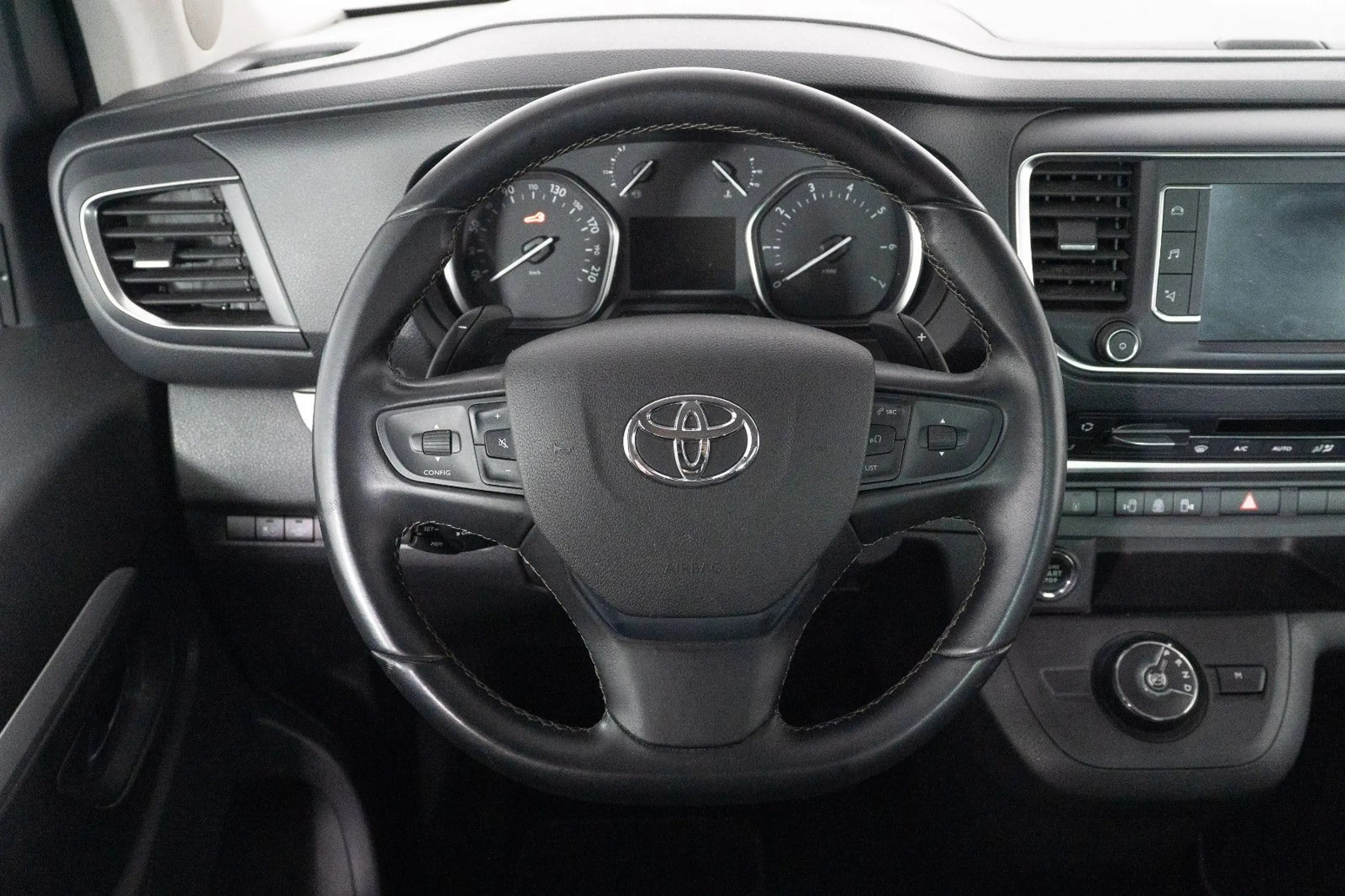 Toyota Verso Proace Verso L2 2.0 D 4D Automatik Executive — photo 14
