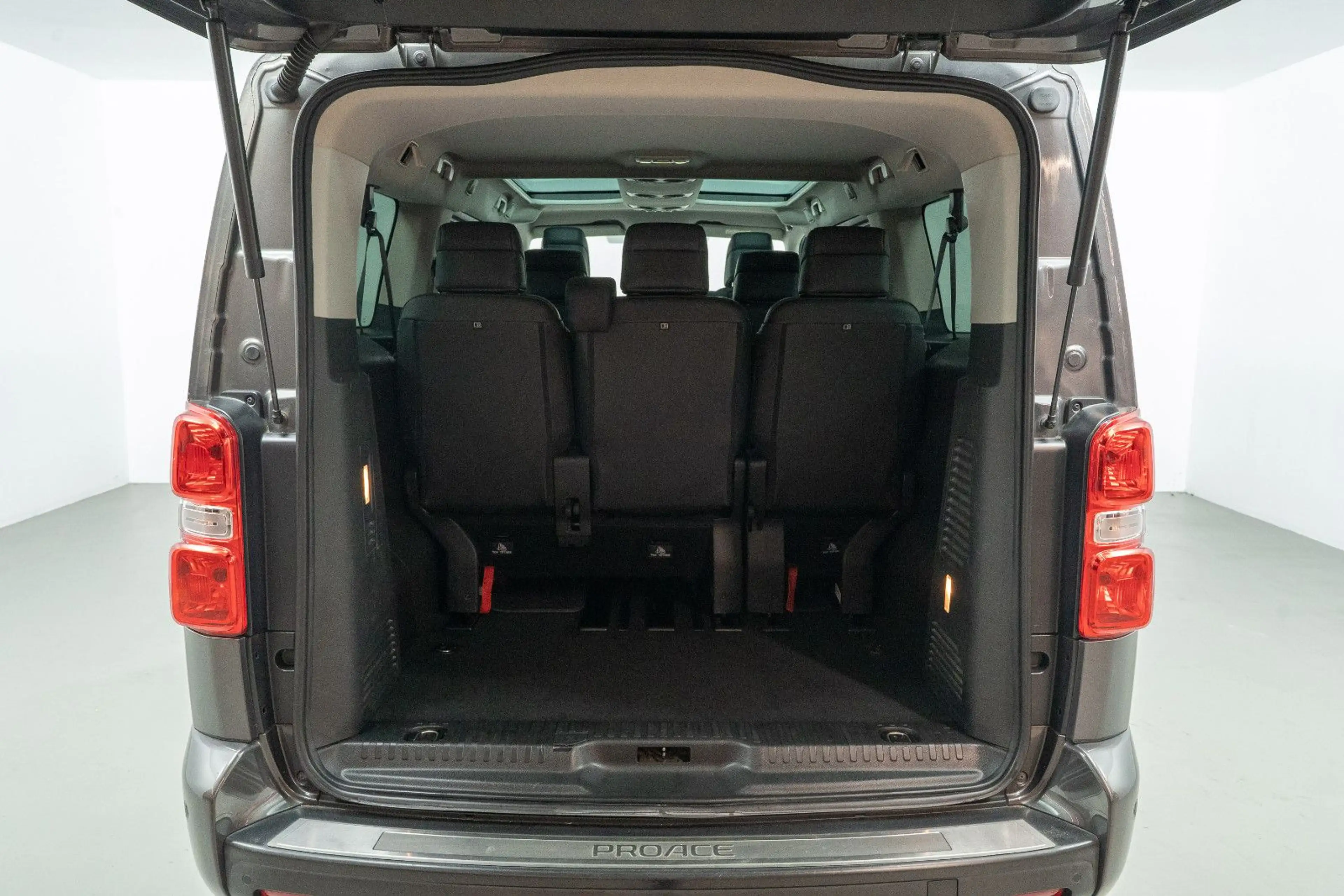 Toyota Verso Proace Verso L2 2.0 D 4D Automatik Executive — photo 8