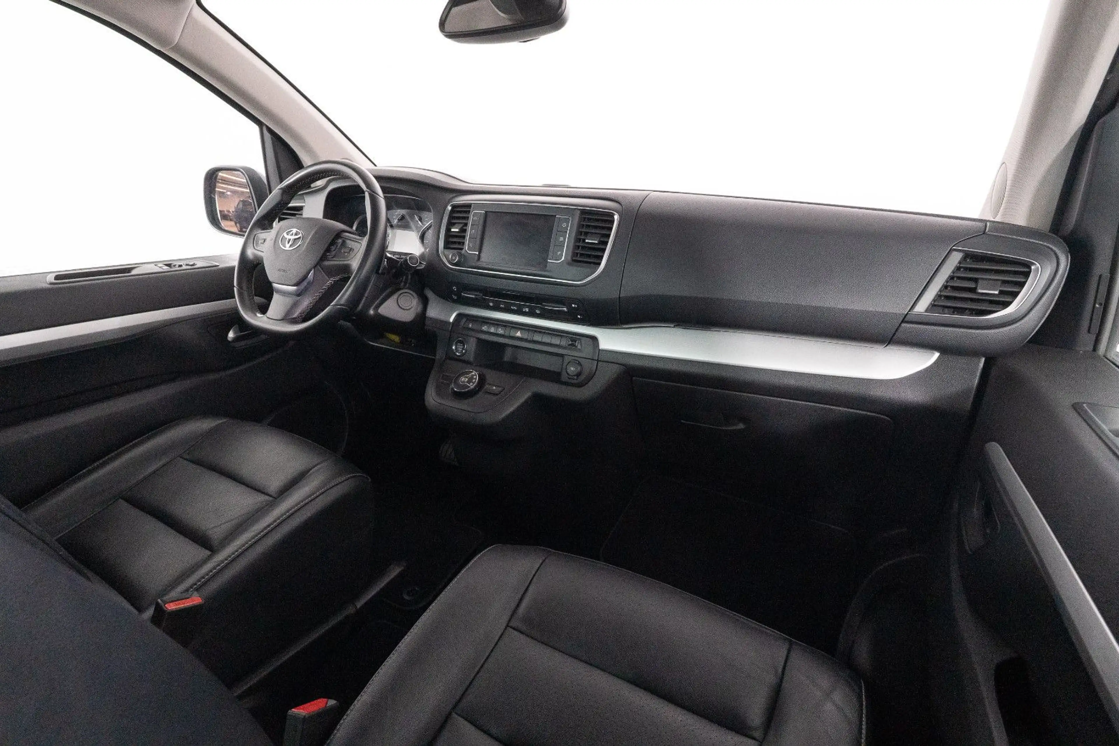 Toyota Verso Proace Verso L2 2.0 D 4D Automatik Executive — photo 15