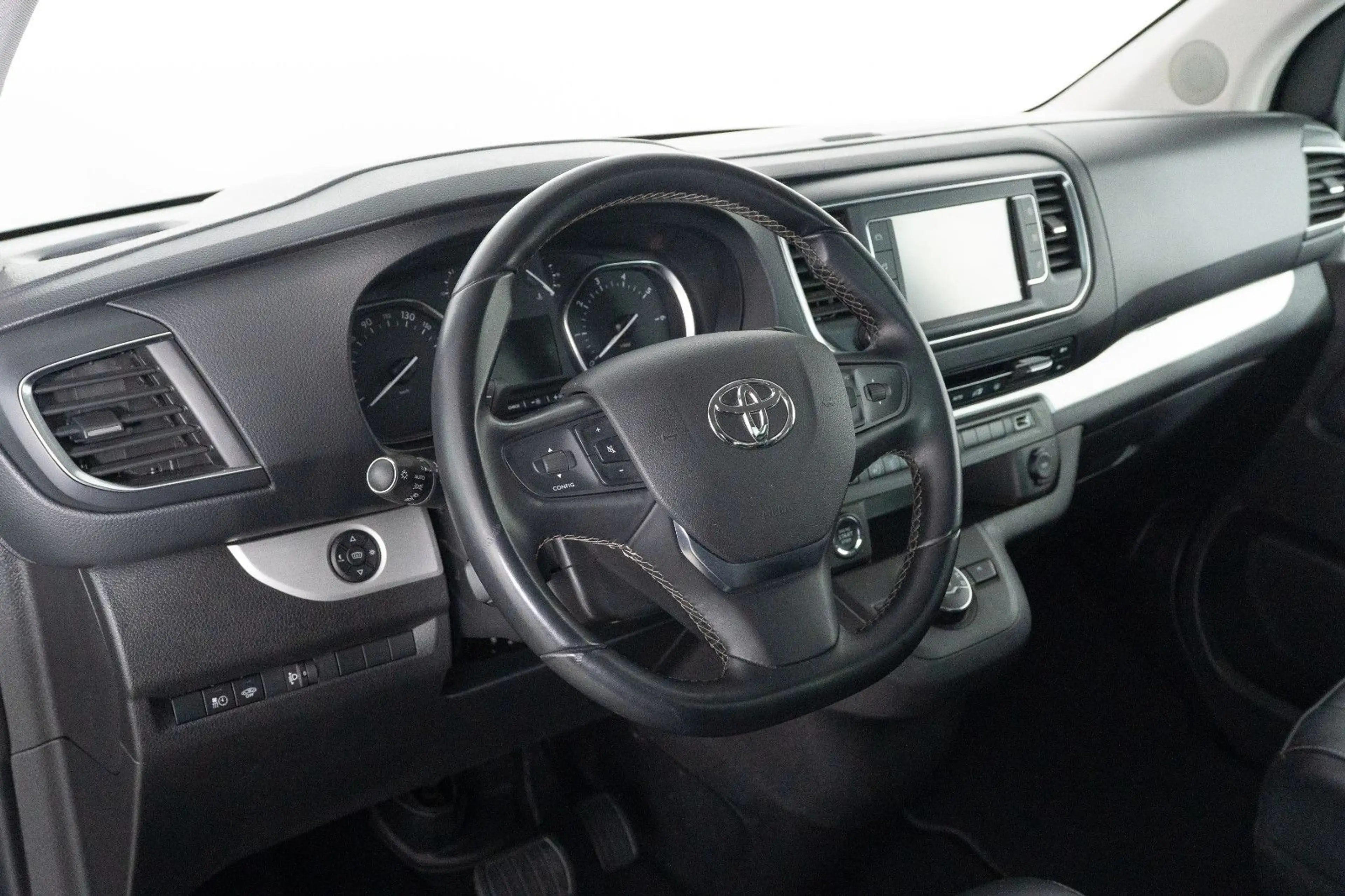 Toyota Verso Proace Verso L2 2.0 D 4D Automatik Executive — photo 10