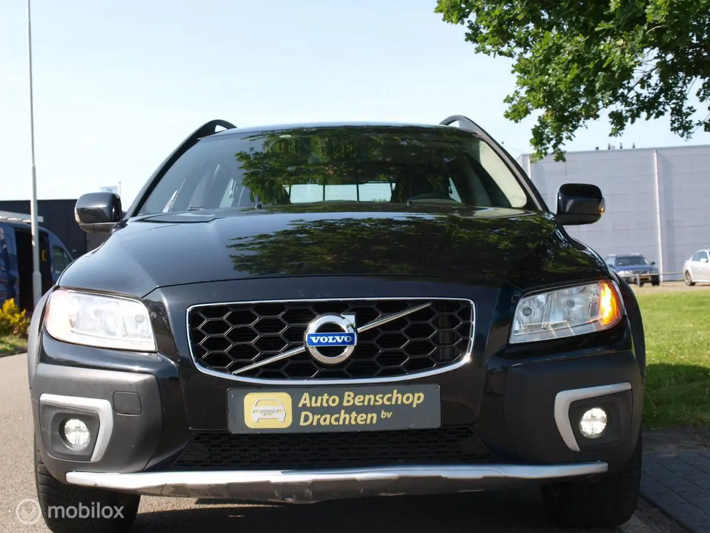 Volvo XC70 AWD 2.4 5CYL Aut6 Momentum Leer Pdc Clima Cruise Nero - 2