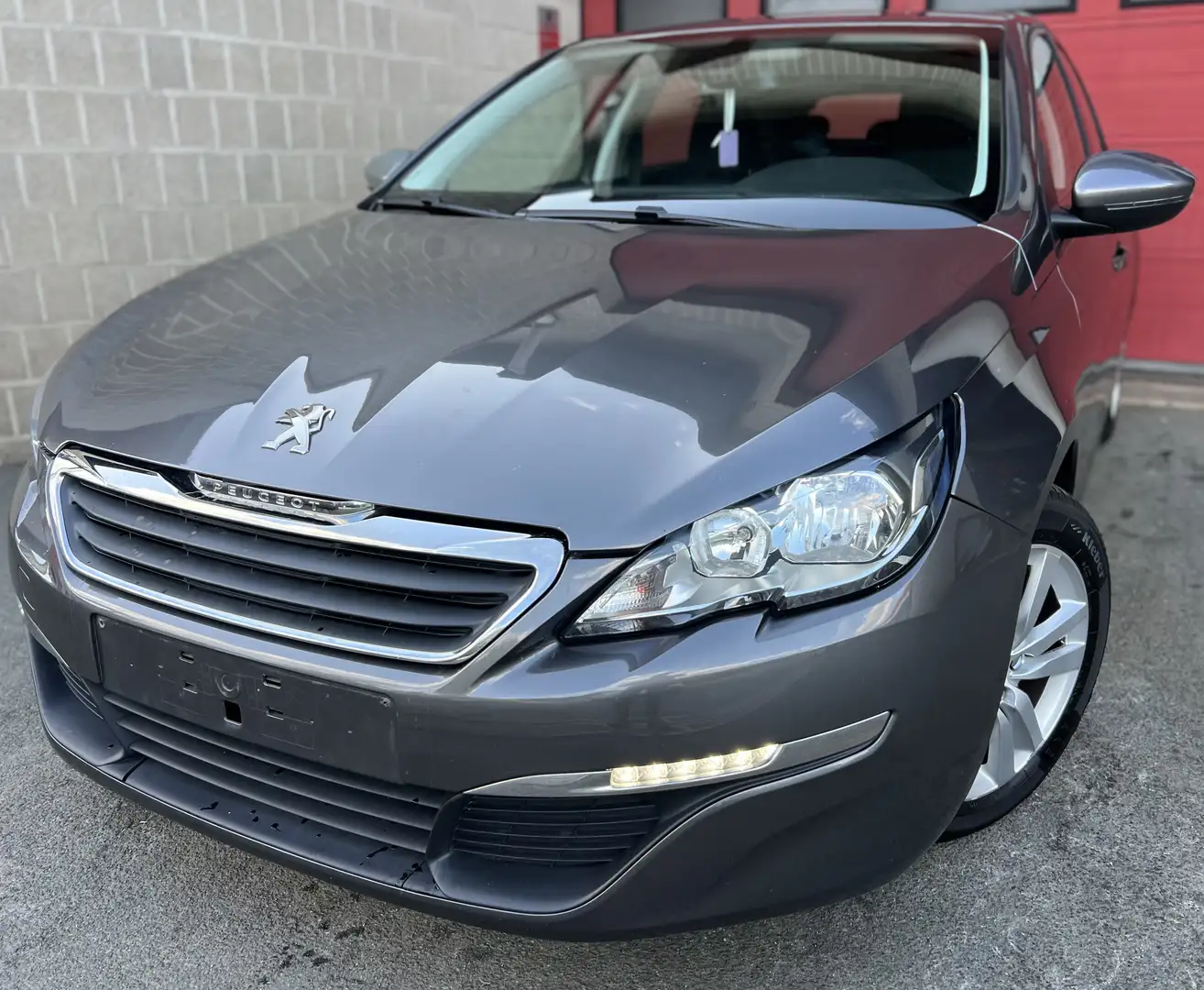 Peugeot 308 1.2 PureTech Style STT + NAVI + CLIM Grijs - 1