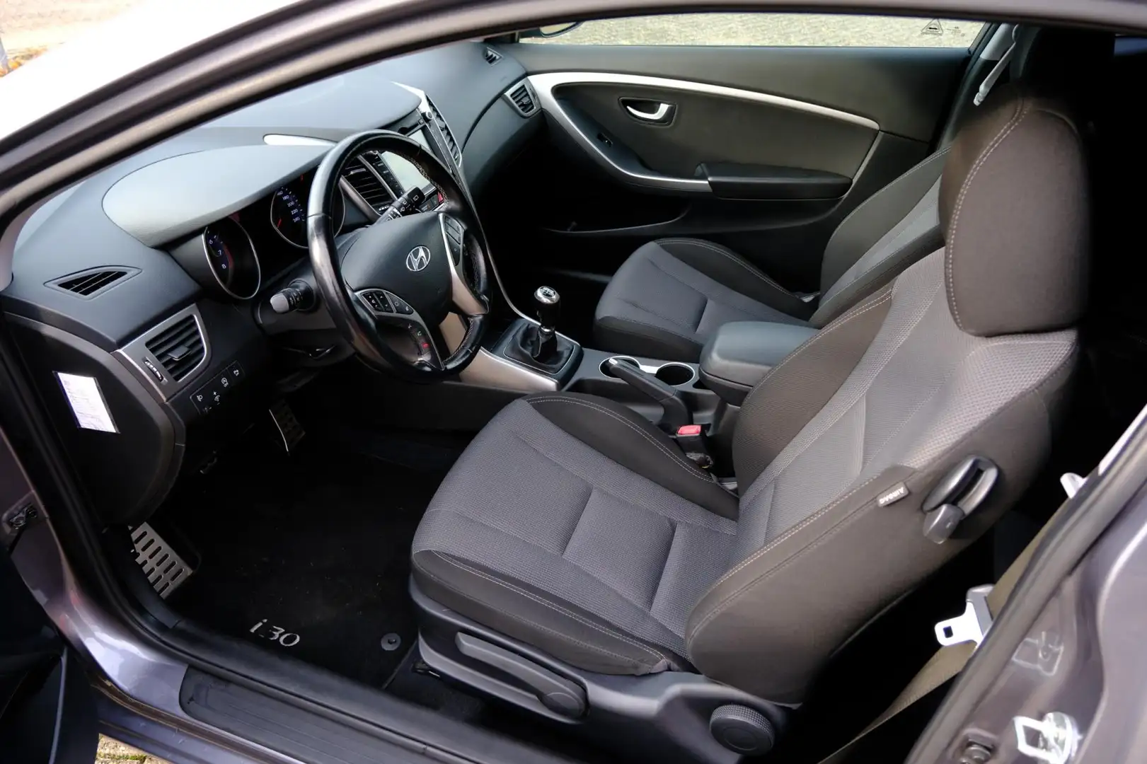 Hyundai i30 1.6 GDI i-Magine Navi|Cam|Clima|LMV Grijs - 2