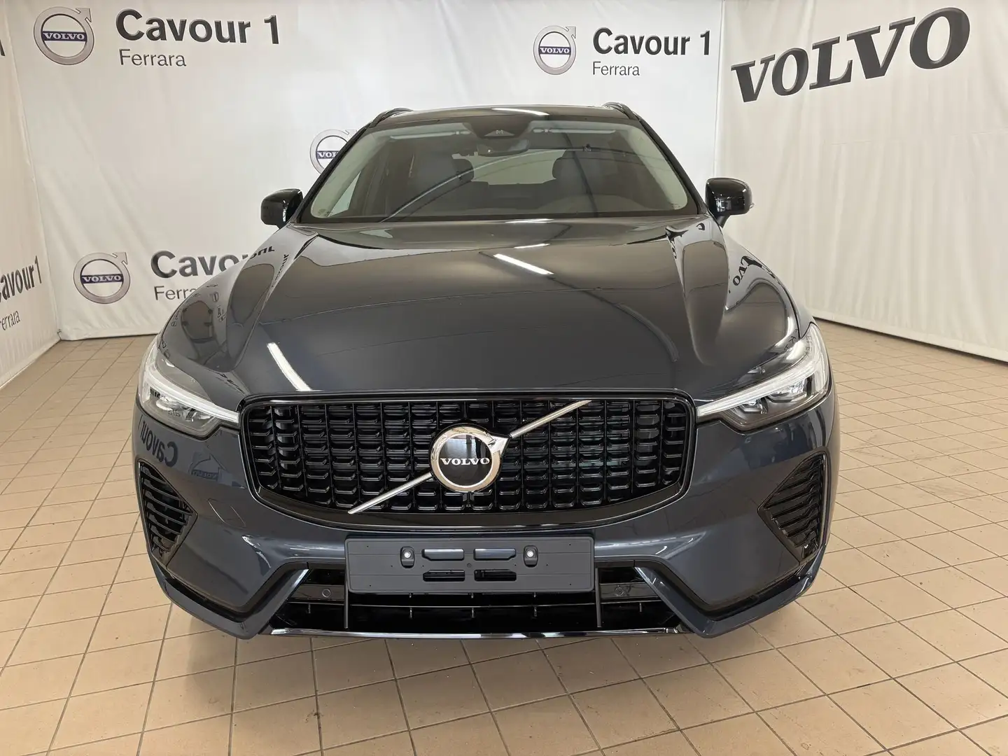 Volvo XC60 T6 Plug-in hybrid AWD automatico Plus Dark Blu/Azzurro - 2