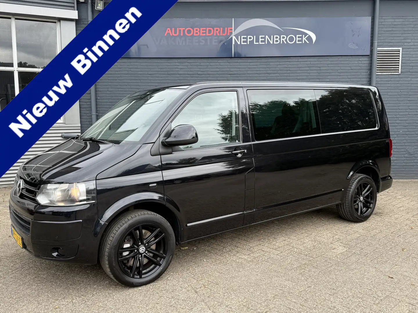 Volkswagen T5 Transporter 2.0 TDI L2H1 DC Comfortline 4+1 Rolstoelbus Automa Zwart - 1