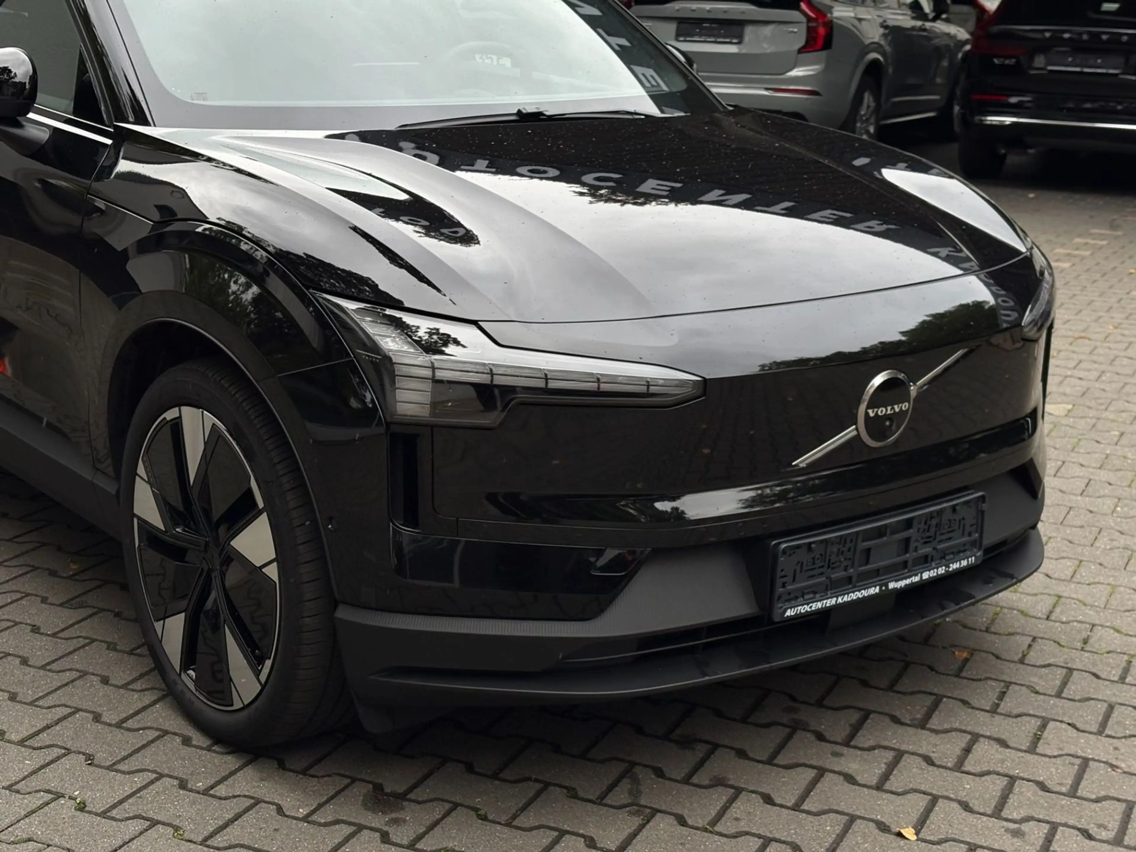 Volvo EX30 Ultra AWD Twin Perfor PANO 360° Winterpaket — photo 9