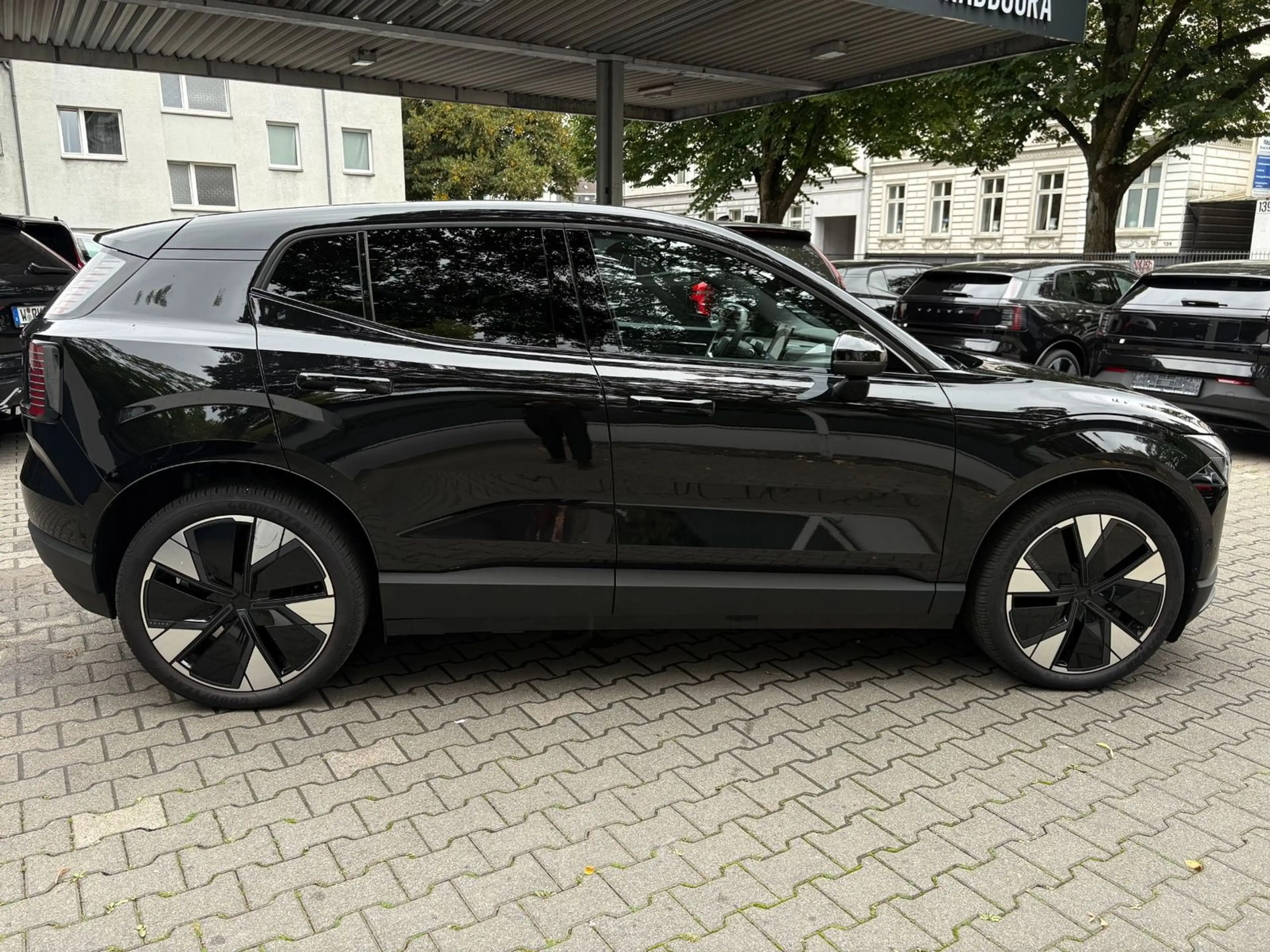 Volvo EX30 Ultra AWD Twin Perfor PANO 360° Winterpaket — photo 8