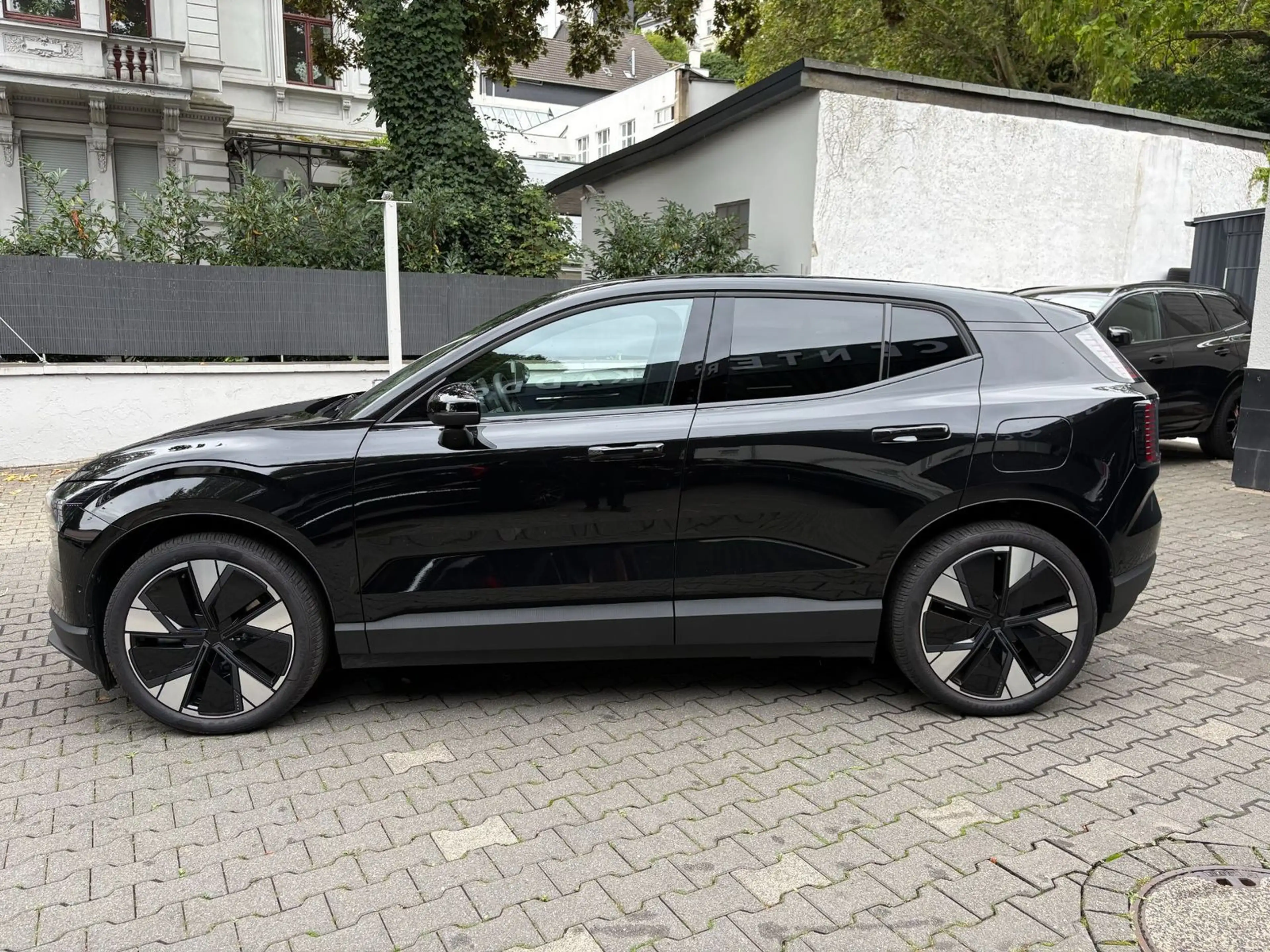 Volvo EX30 Ultra AWD Twin Perfor PANO 360° Winterpaket — photo 4