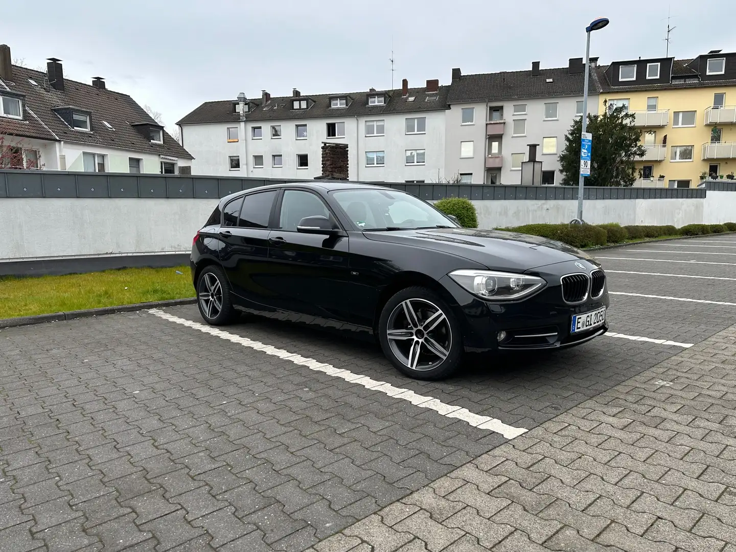 BMW 118 118d Sport Line Schwarz - 1