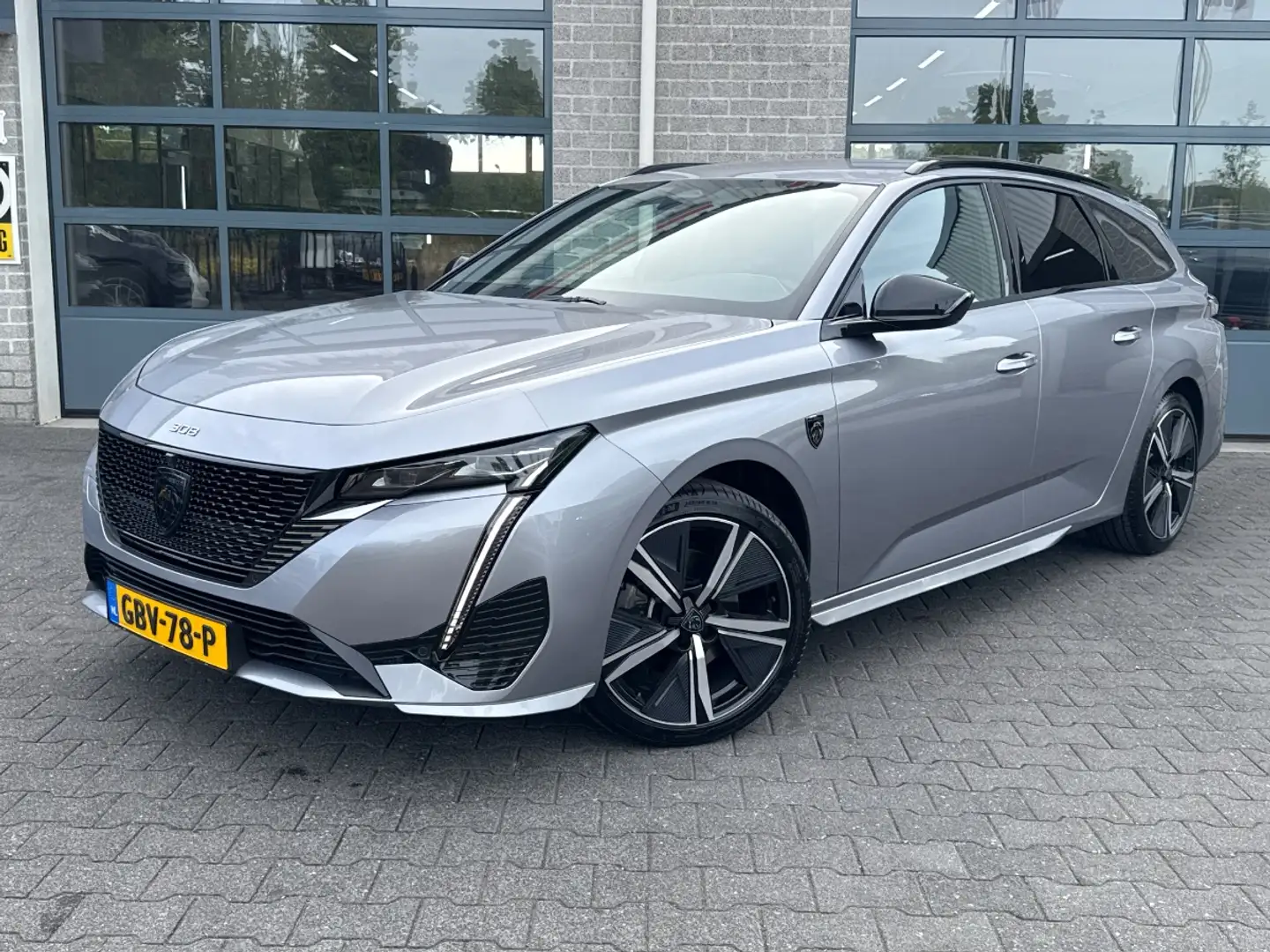 Peugeot 308 SW 1.2 PureTech GT | AFN. TREKHAAK | Parkeercamera Grijs - 1