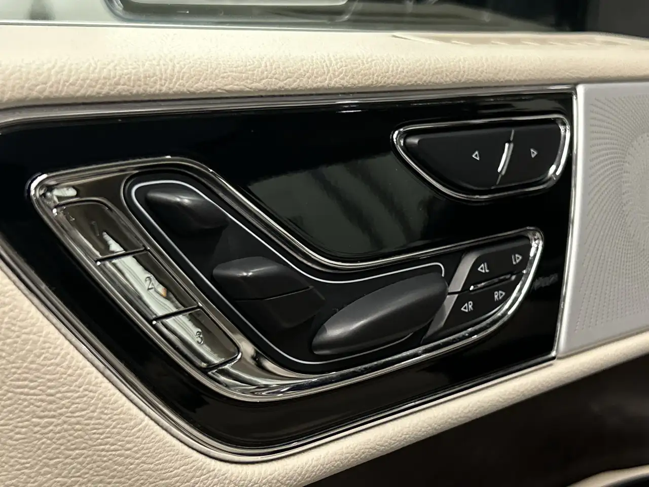 Lincoln Navigator снимка Lincoln Navigator