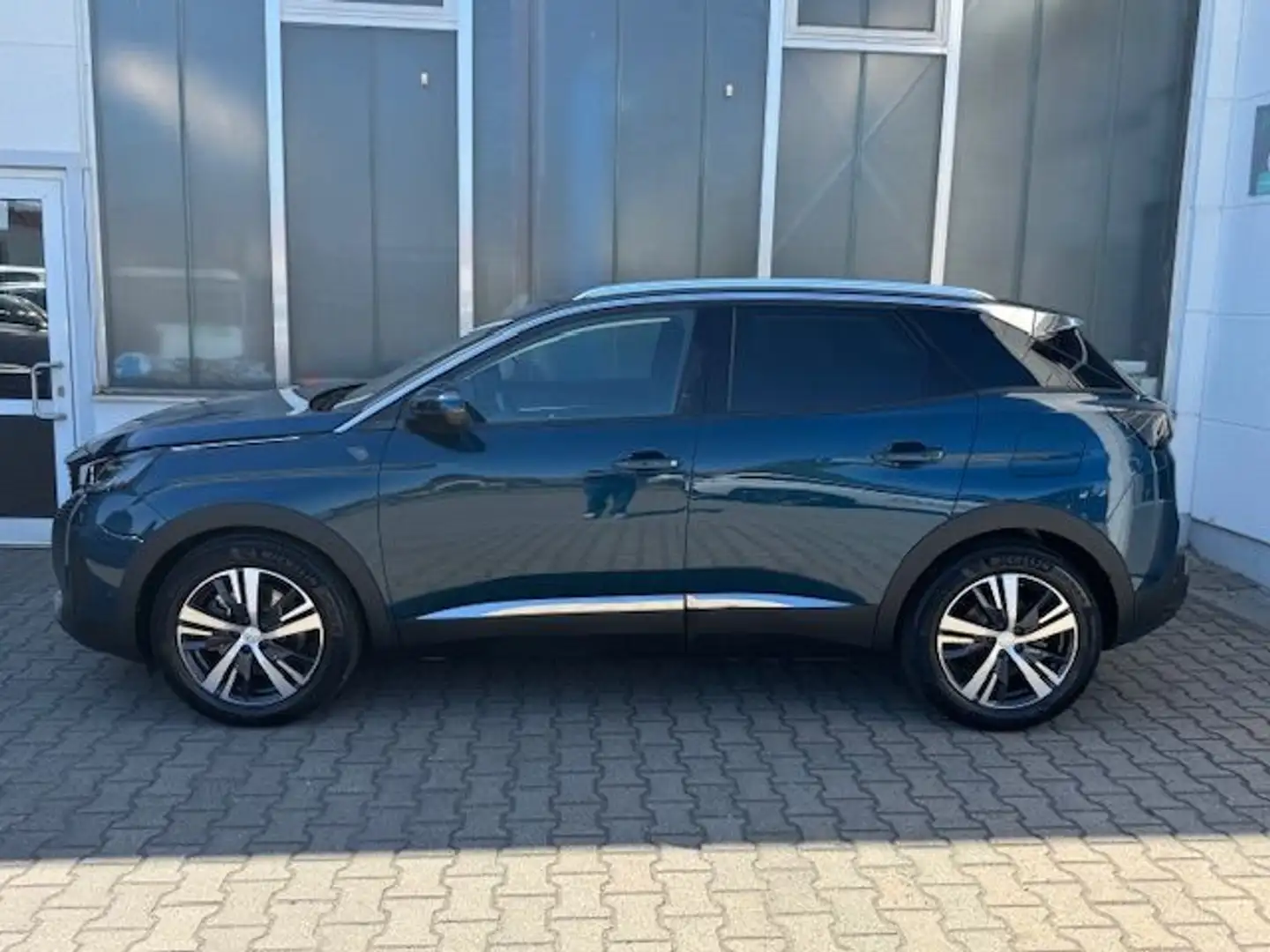 Peugeot 3008 Hybrid 225 e-EAT8 Roadtrip Blauw - 2