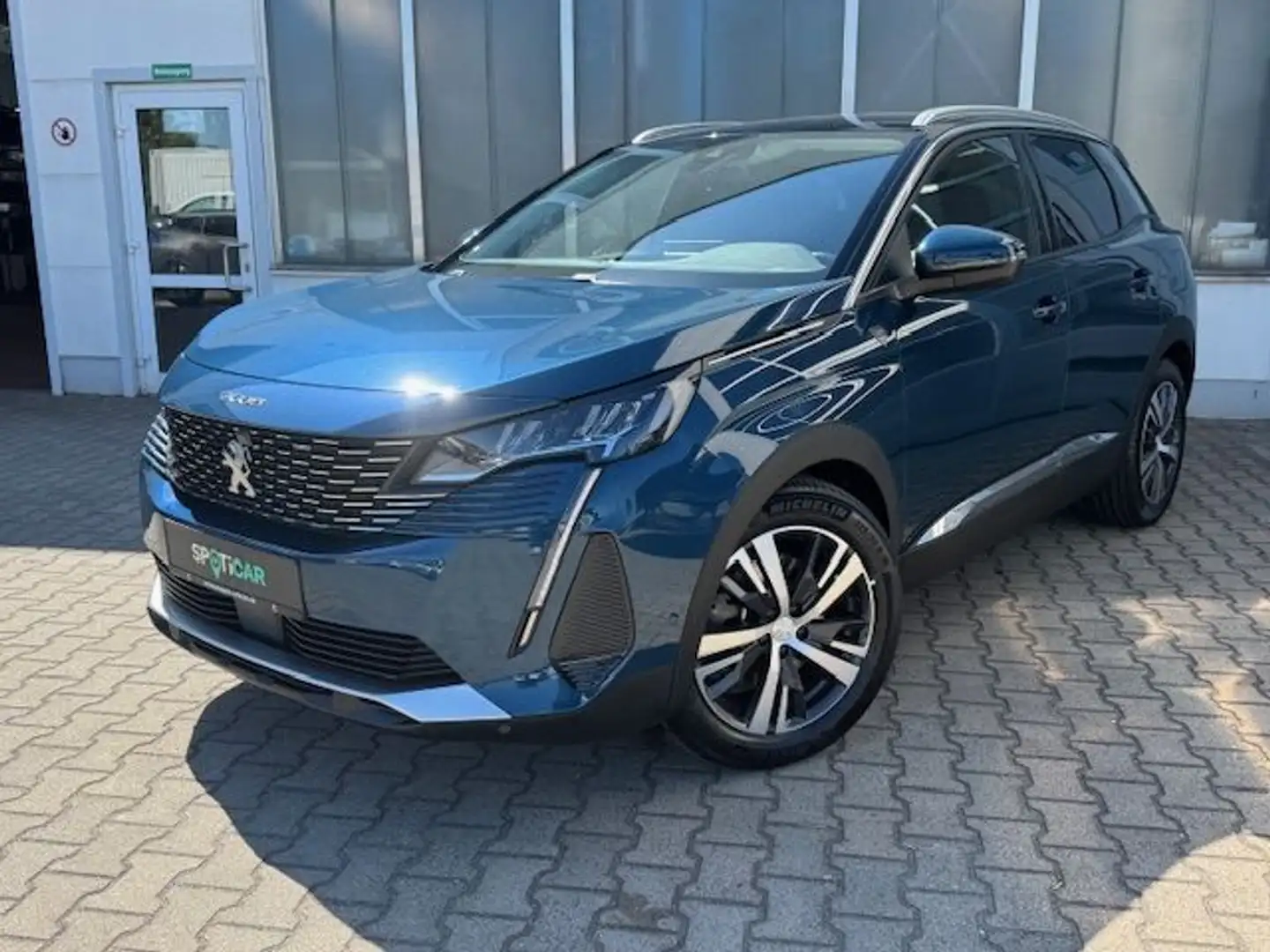 Peugeot 3008 Hybrid 225 e-EAT8 Roadtrip Blauw - 1