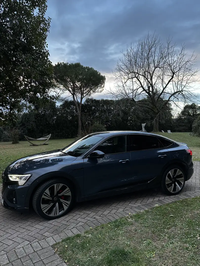 Audi Q8 e-tron Sline edition Синій - 1