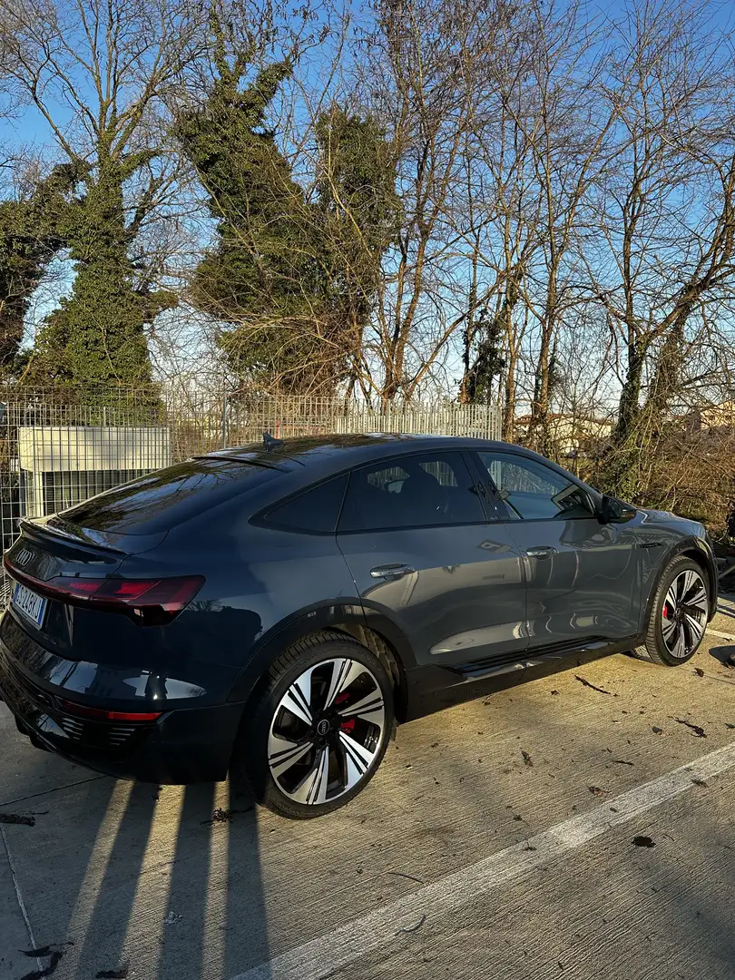 Audi Q8 e-tron Sline edition Синій - 2