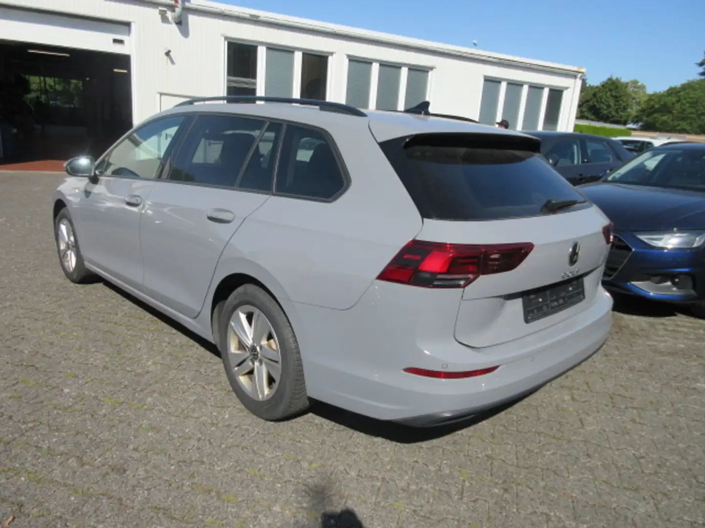 Volkswagen Golf Variant Life 2.0 TDI DSG NAVI AHK ALU LED ACC APS SITZHEIZUNG CLIMATRONIC GJR Grau - 2