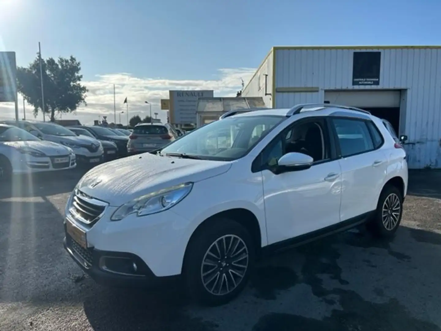 Peugeot e-2008 1.2 PureTech Active Blanc - 1