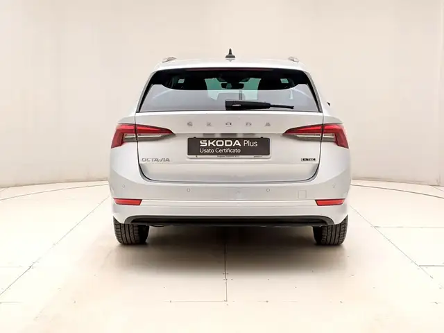 Skoda Octavia view 5