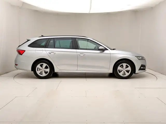 Skoda Octavia view 3