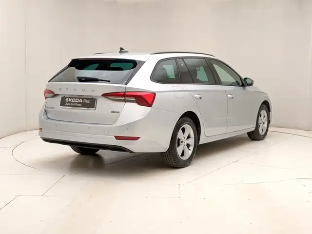 Skoda Octavia view 4