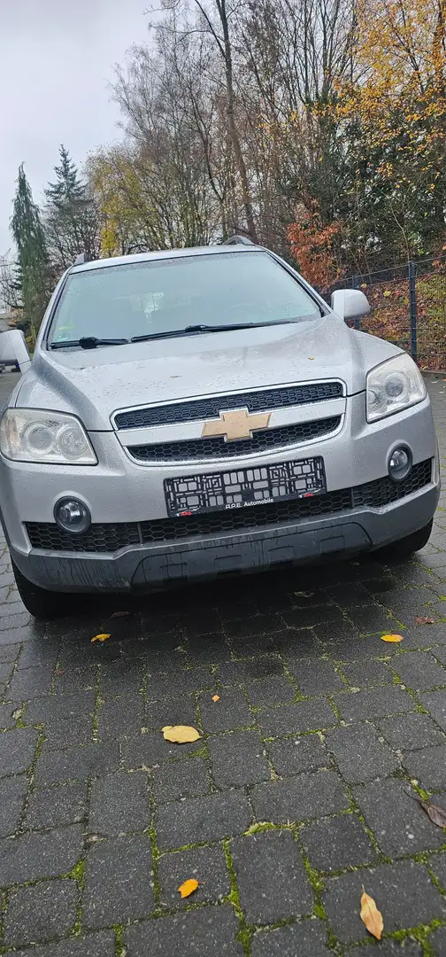 Chevrolet Captiva Captiva 2.4 2WD 7 Sitzer Gas LS Srebrny - 2