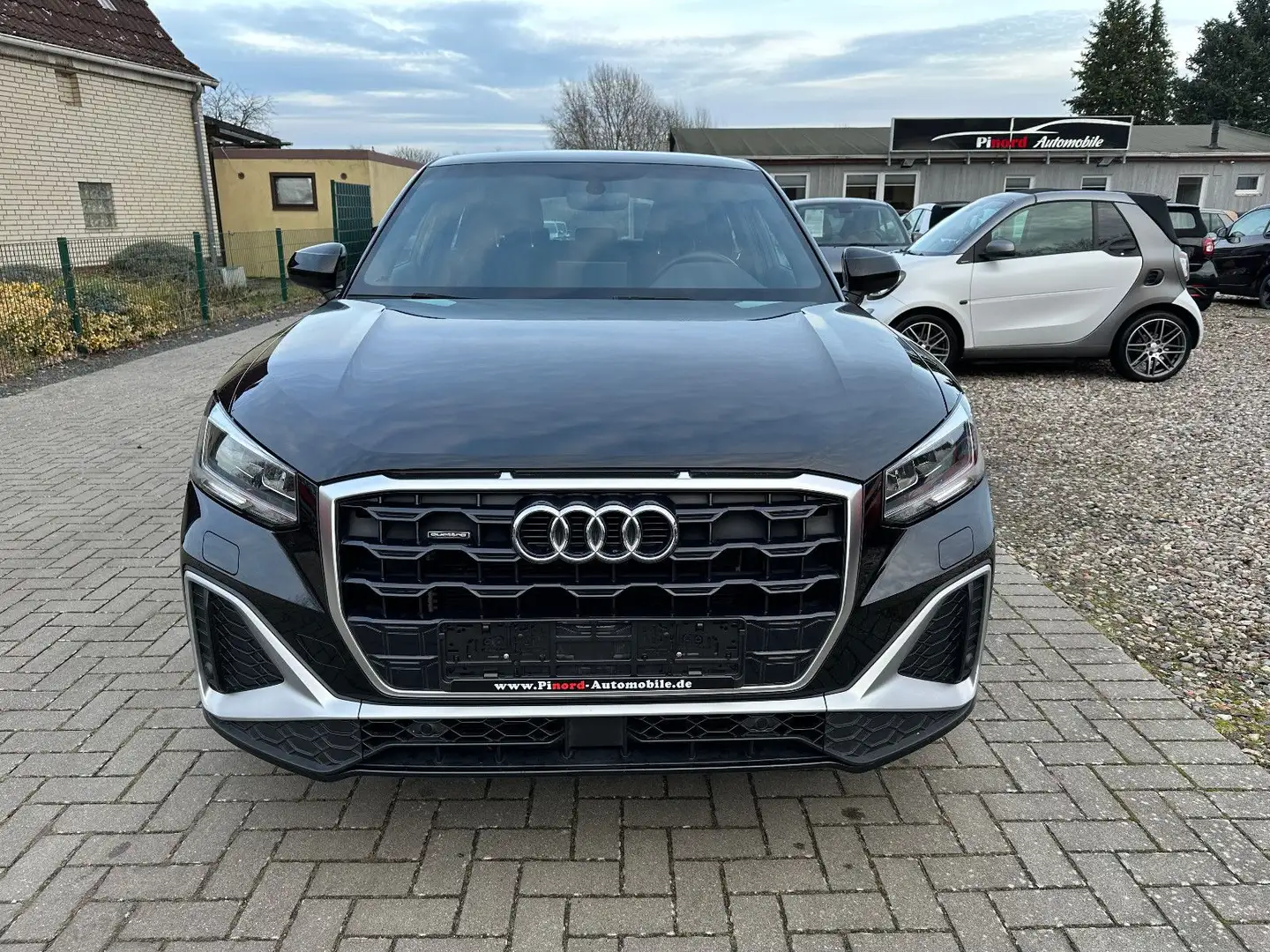 Audi Q2 40 TFSI quattro S LINE-LED-NAVI-DAB-KAM-1HAND Negro - 2