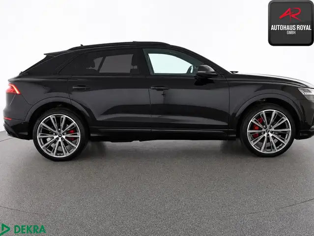 Audi Q8 view 6