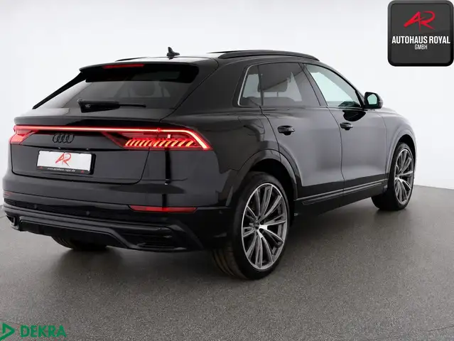 Audi Q8 view 5