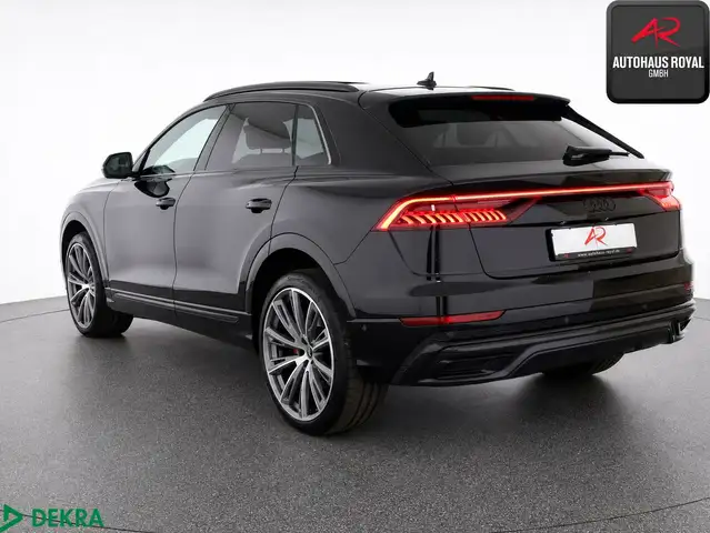 Audi Q8 view 3