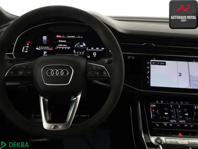 Audi Q8 view 10