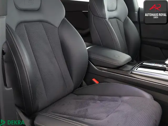 Audi Q8 view 12